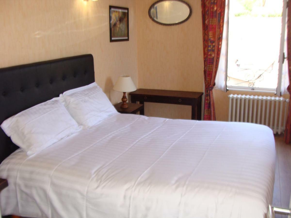 Logis La Gamade Hotel Donzenac Exterior photo