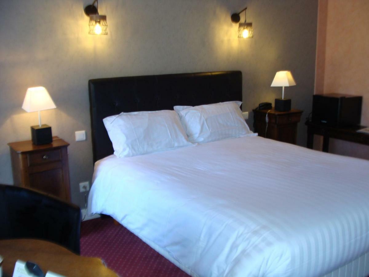 Logis La Gamade Hotel Donzenac Exterior photo